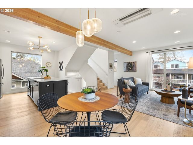 1122 Se TENINO St, Portland, OR 97202