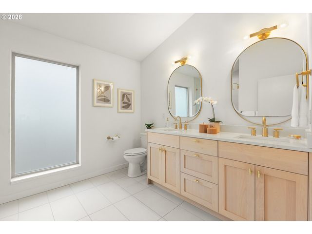 1122 Se TENINO St, Portland, OR 97202