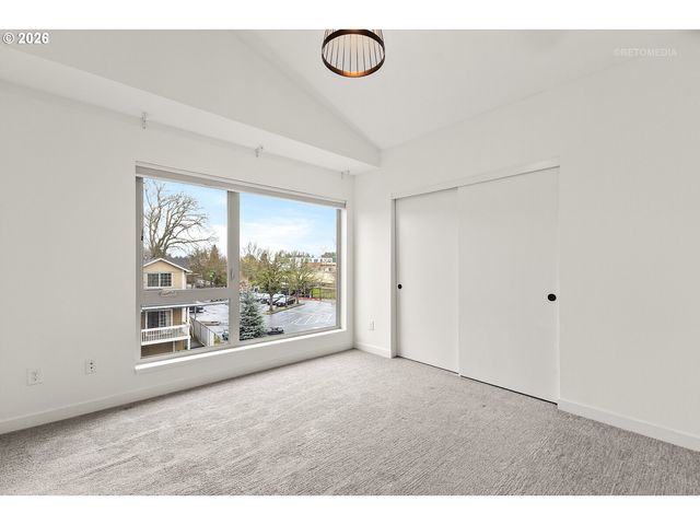 1122 Se TENINO St, Portland, OR 97202