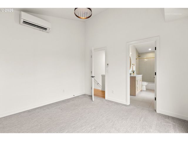 1122 Se TENINO St, Portland, OR 97202