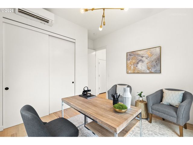 1122 Se TENINO St, Portland, OR 97202