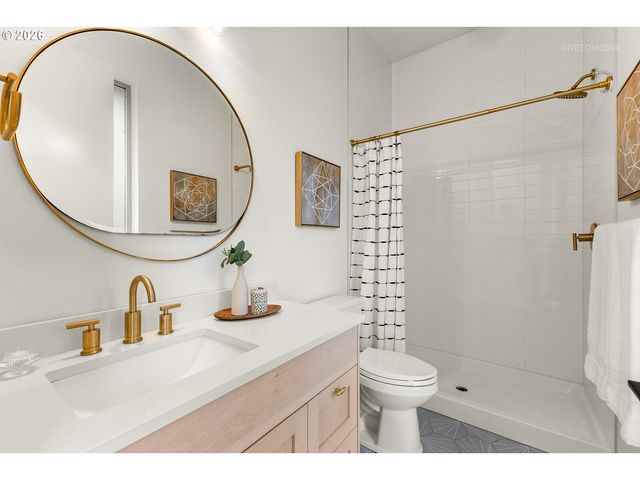 1122 Se TENINO St, Portland, OR 97202