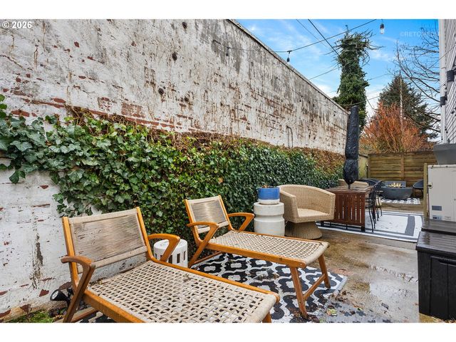 1122 Se TENINO St, Portland, OR 97202