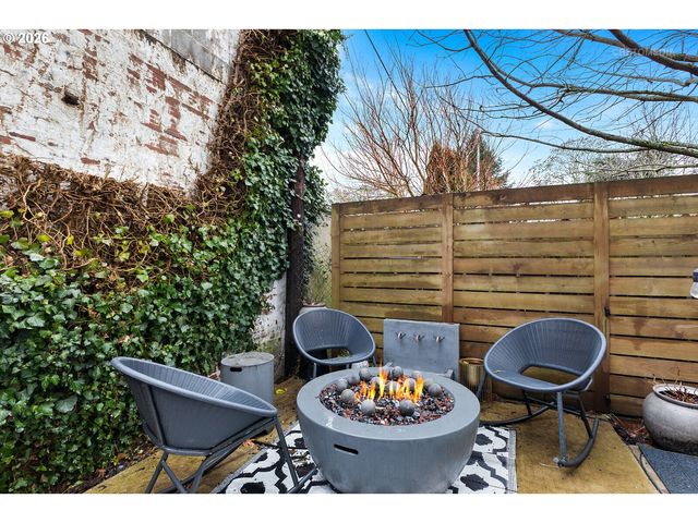 1122 Se TENINO St, Portland, OR 97202