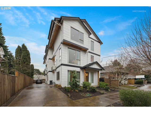 1122 Se TENINO St, Portland, OR 97202