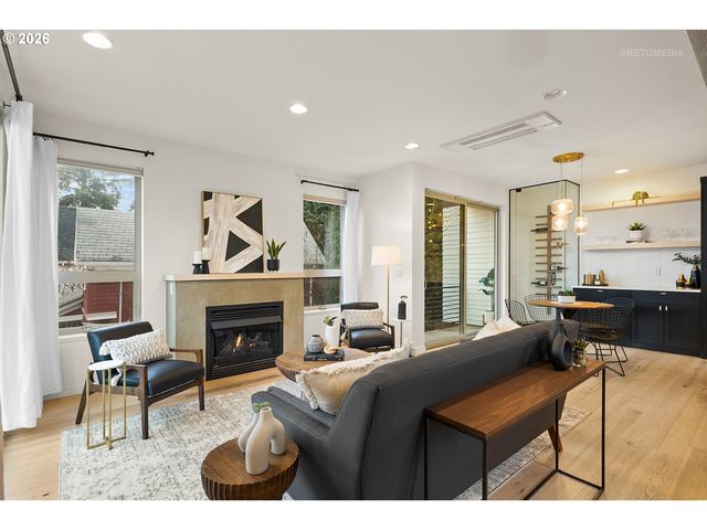 1122 Se TENINO St, Portland, OR 97202