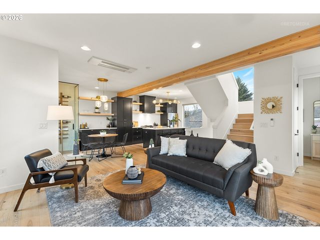 1122 Se TENINO St, Portland, OR 97202