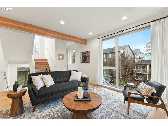 1122 Se TENINO St, Portland, OR 97202