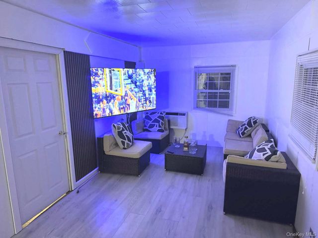 525 Riverleigh Ave C7, Riverhead, NY 11901