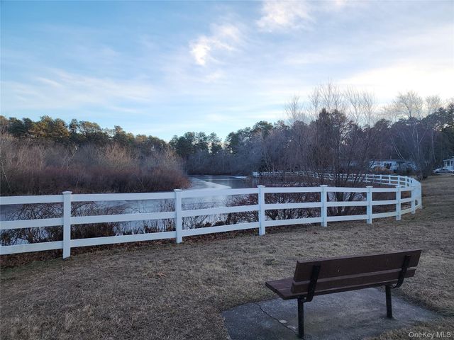 525 Riverleigh Ave C7, Riverhead, NY 11901