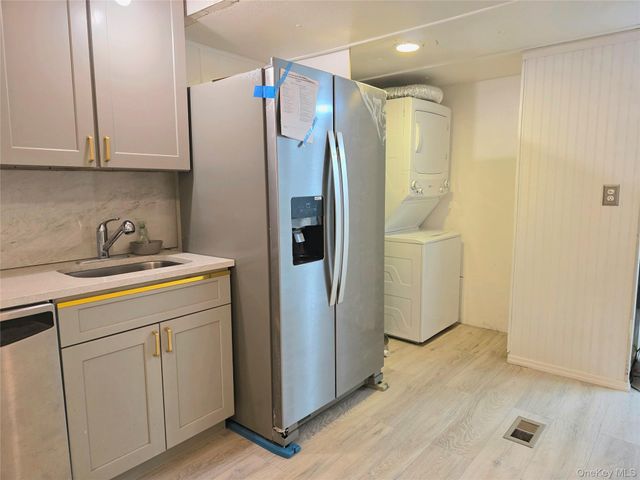 525 Riverleigh Ave C7, Riverhead, NY 11901