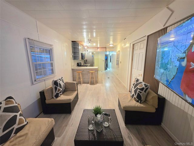 525 Riverleigh Ave C7, Riverhead, NY 11901