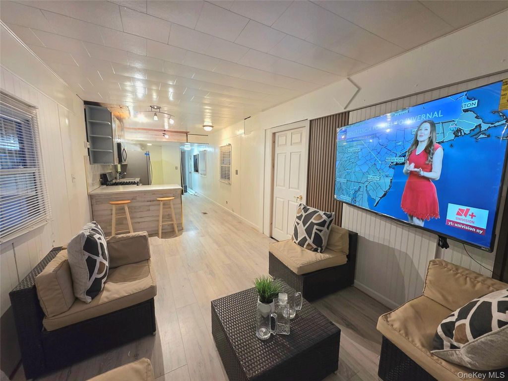 525 Riverleigh Ave C7, Riverhead, NY 11901