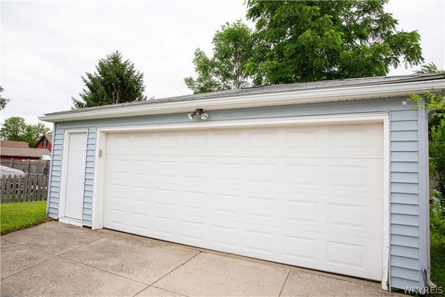585 Harlem Road, West Seneca, NY 14224