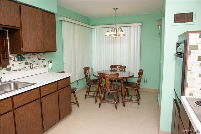 585 Harlem Road, West Seneca, NY 14224