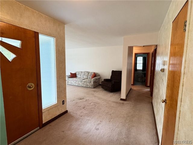 585 Harlem Road, West Seneca, NY 14224
