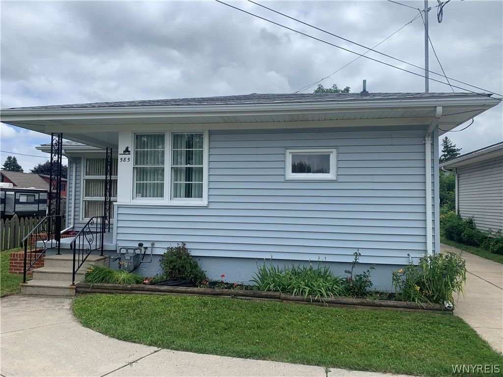 585 Harlem Road, West Seneca, NY 14224