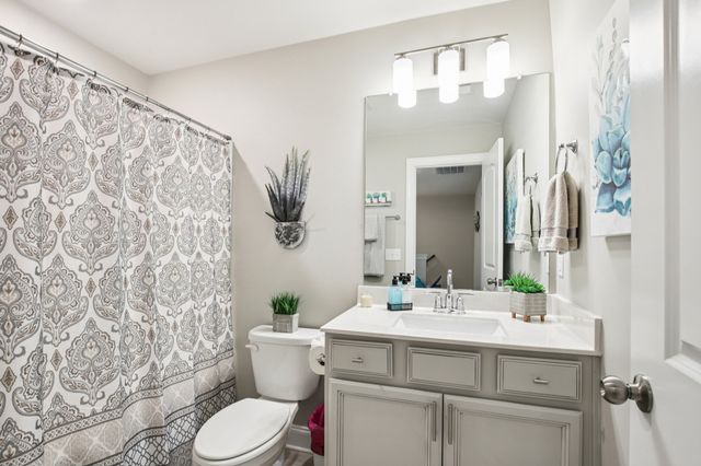 423 Palmetto Dr, Columbia, TN 38401