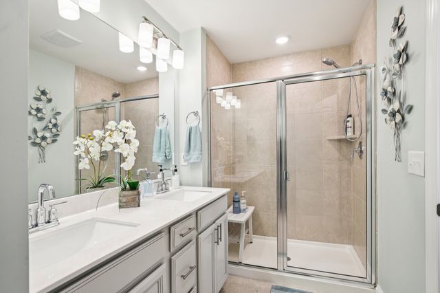 423 Palmetto Dr, Columbia, TN 38401