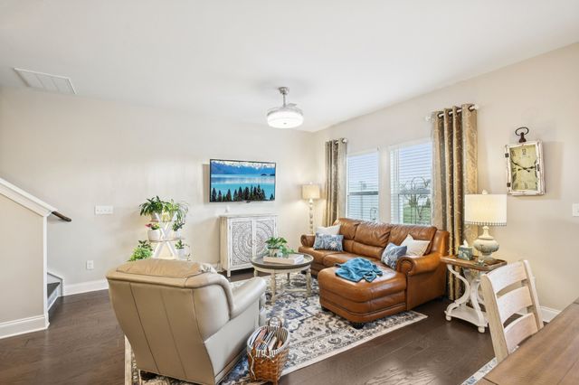 423 Palmetto Dr, Columbia, TN 38401