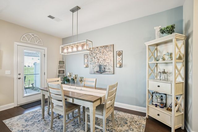 423 Palmetto Dr, Columbia, TN 38401