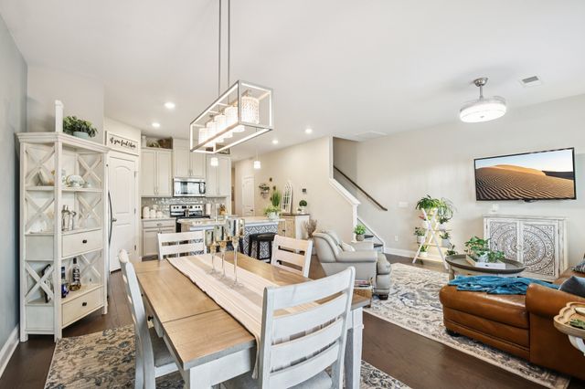 423 Palmetto Dr, Columbia, TN 38401