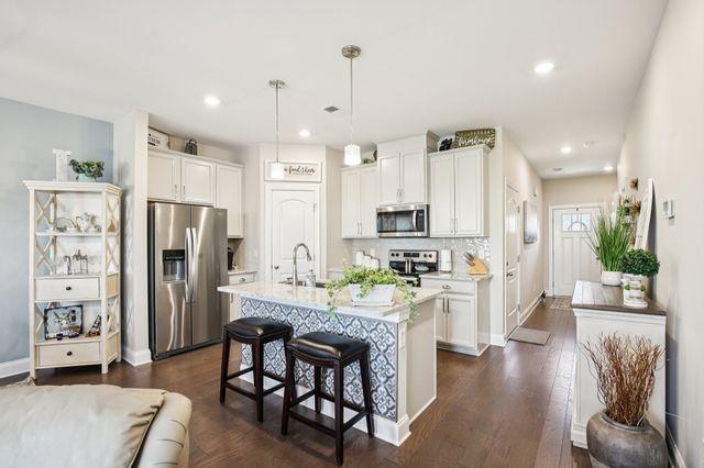 423 Palmetto Dr, Columbia, TN 38401