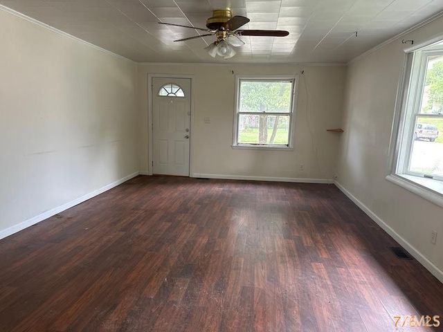 321 E Oak Street, Oakland City, IN 47660