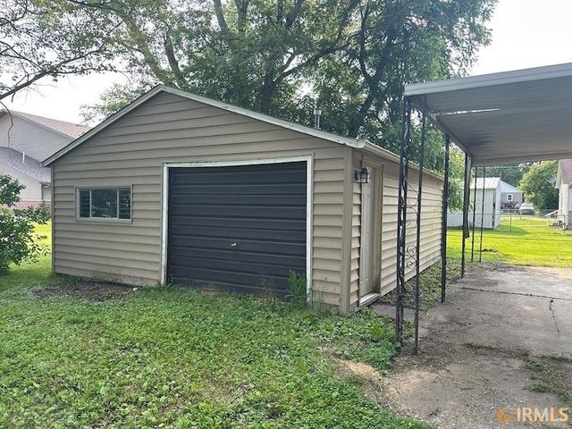 321 E Oak Street, Oakland City, IN 47660