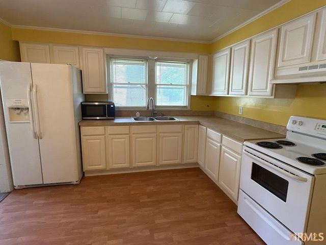 321 E Oak Street, Oakland City, IN 47660