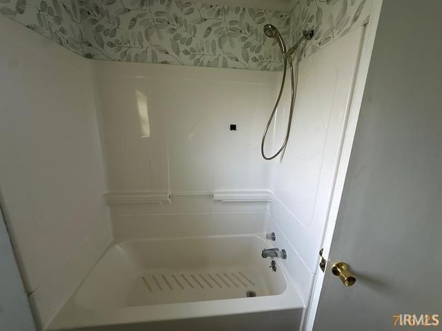 321 E Oak Street, Oakland City, IN 47660