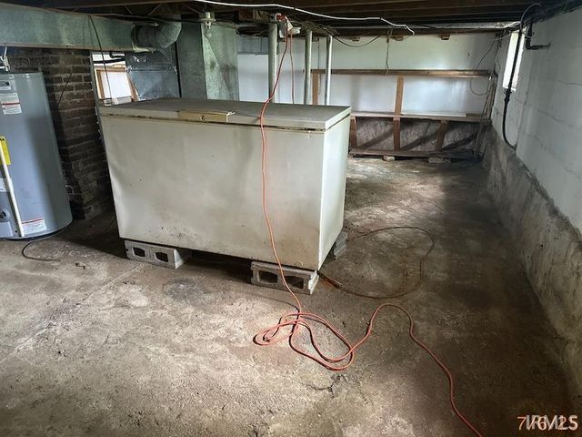 321 E Oak Street, Oakland City, IN 47660