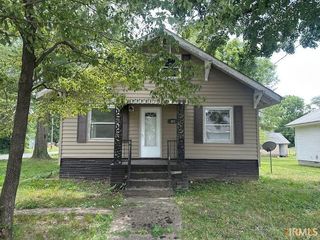 321 E Oak Street, Oakland City, IN 47660