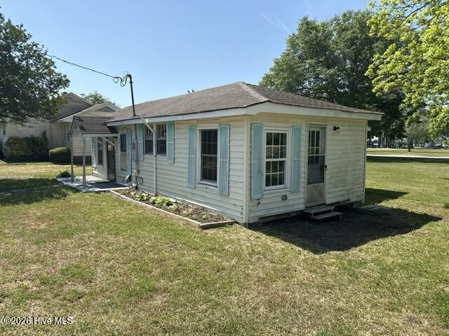 905 N C Street, Bridgeton, NC 28519