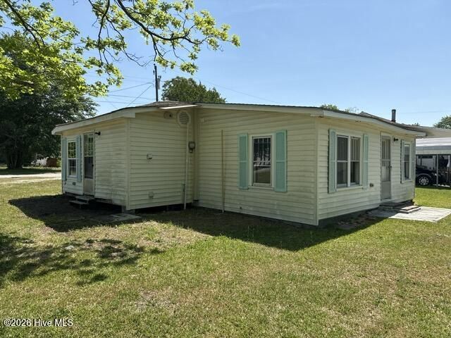 905 N C Street, Bridgeton, NC 28519