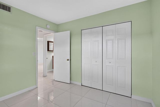 5540 Lakeside Drive 102, Margate, FL 33063