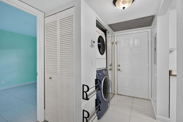 5540 Lakeside Drive 102, Margate, FL 33063