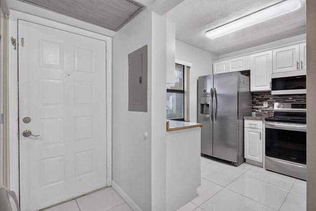 5540 Lakeside Drive 102, Margate, FL 33063