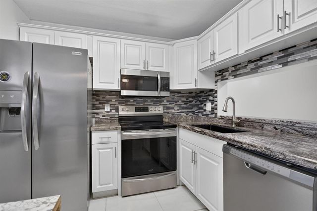 5540 Lakeside Drive 102, Margate, FL 33063