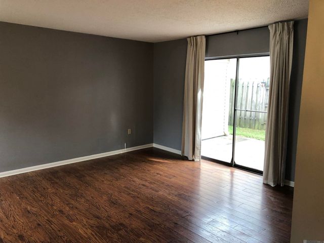 1127 Brookhollow Dr, Baton Rouge, LA 70810