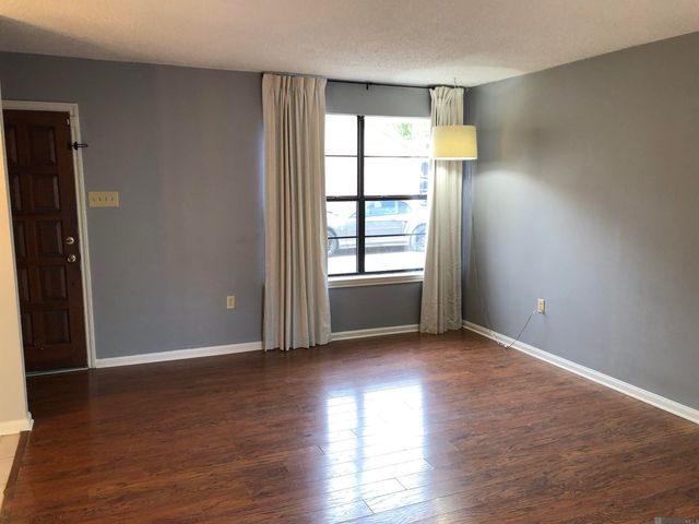 1127 Brookhollow Dr, Baton Rouge, LA 70810