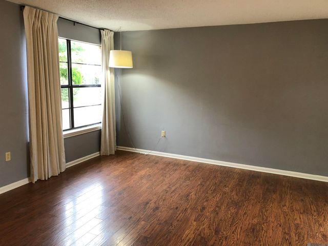 1127 Brookhollow Dr, Baton Rouge, LA 70810