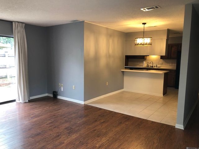 1127 Brookhollow Dr, Baton Rouge, LA 70810