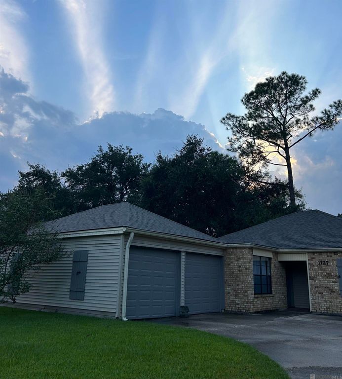 1127 Brookhollow Dr, Baton Rouge, LA 70810