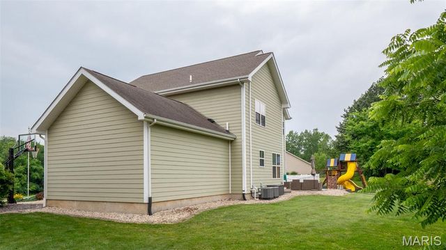 3413 Crescent Court, Wood River, IL 62095