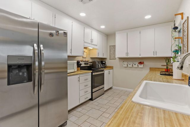 757 Clemens Ct, Ripon, CA 95366
