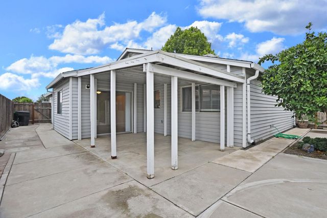 757 Clemens Ct, Ripon, CA 95366