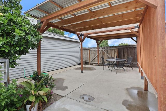 757 Clemens Ct, Ripon, CA 95366