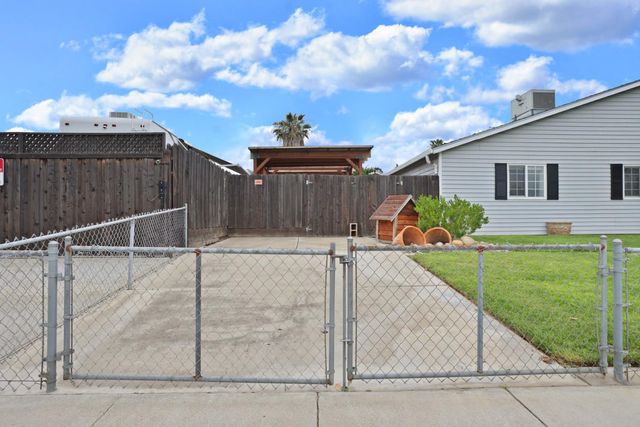 757 Clemens Ct, Ripon, CA 95366
