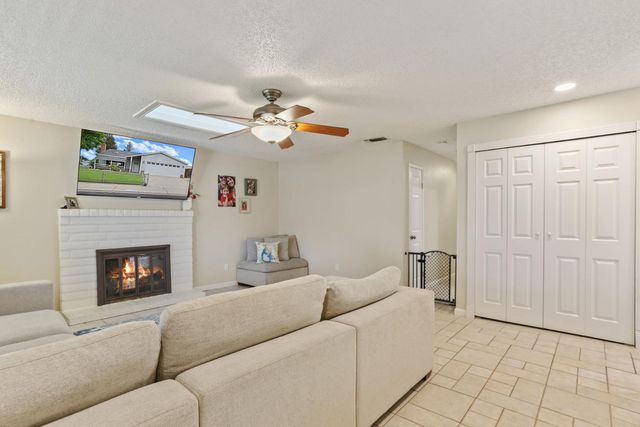 757 Clemens Ct, Ripon, CA 95366